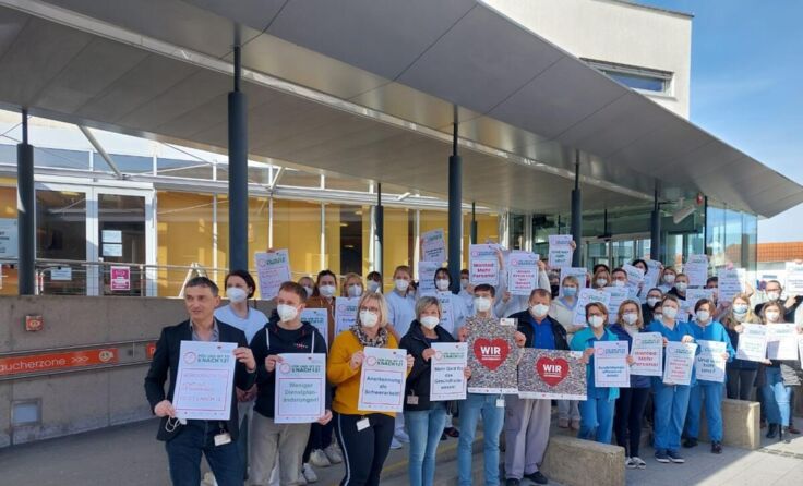 Mitarbeiter des Klinikum Schärding wollen unter anderem eine gerechte Entlohnung. (Foto: Tarabic)