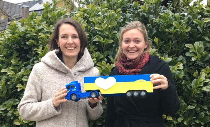 V. l.: Katharina Mantler (Hilfsorganisation ora) und Nora Mayer (Grüne Andorf) (Foto: Grüne)