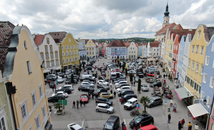 In Schärding werden über 40 E-Autos präsentiert. (Foto: Dirretissima)