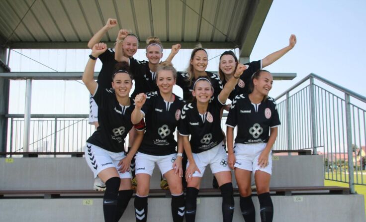Die Dorfer Fußballerinnen kämpfen um den Titel in der Landesliga der Frauen. (Foto: Voitleitner)