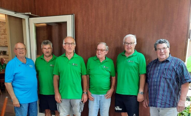 Die Seniorenbund-Ortsgruppe Vichtenstein (grüne T-Shirts) ist Innviertler Meister. (Foto: Breit)