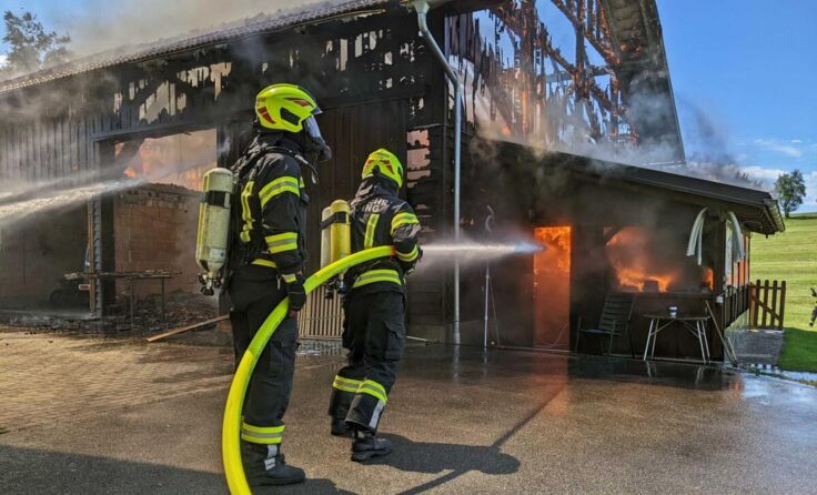 Beim Brand in Andorf waren mehr als 150 Feuerwehrleute in Einsatz. (Foto: Feuerwehr)