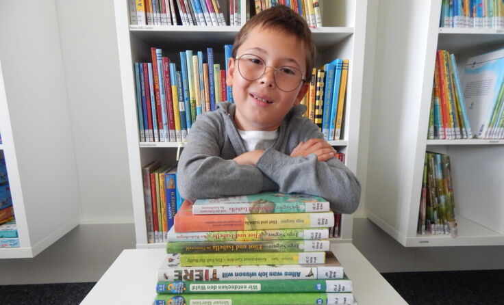 Jonas Schwendinger liest gerne Bücher. (Foto: VS Altschwendt)