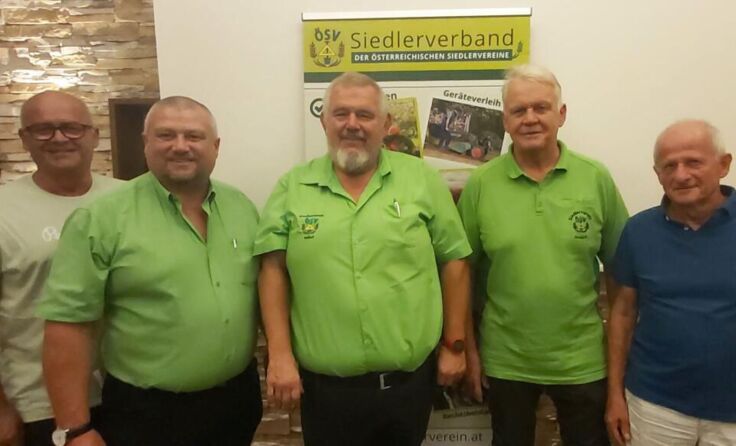 Josef Kager (Mitte) bleibt Obmann des Siedlervereins Andorf. (Foto: SV Andorf)