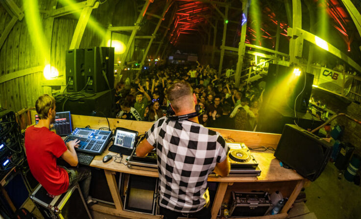Zwei DJs werden in Diersbach für beste Stimmung sorgen. (Foto: Eder Stefanie)
