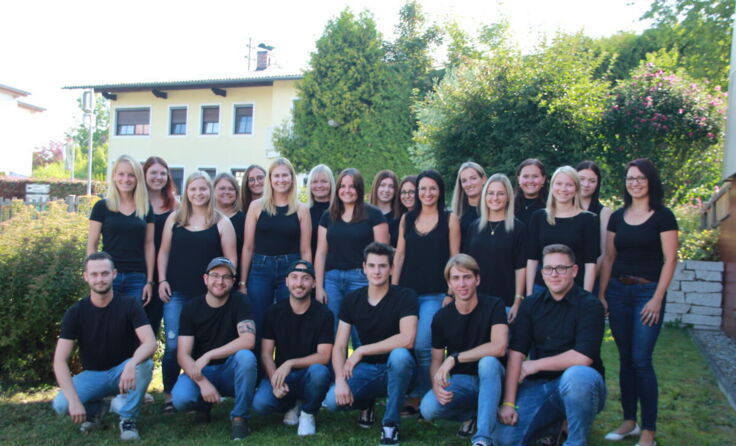 Die Sängerinnen werden heuer durch einige Männer unterstützt. (Foto: chodejum)
