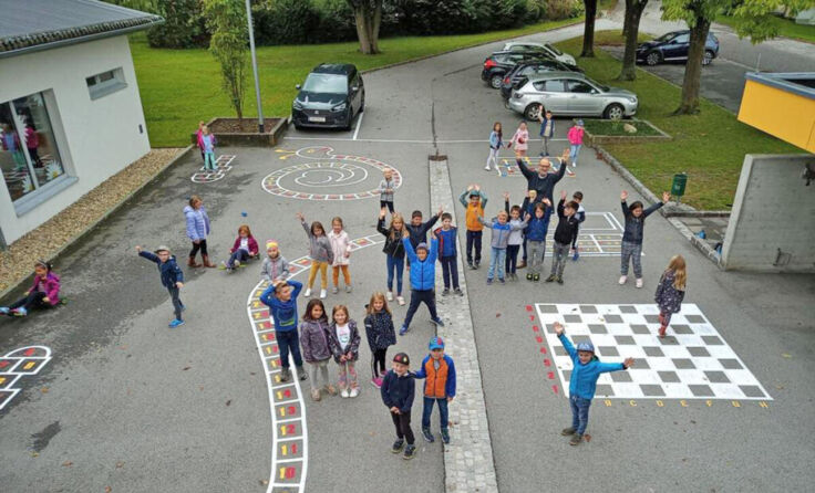 Die Zeller Schüler dürfen sich über einen neuen Spielbereich freuen. (Foto: Standhartinger)