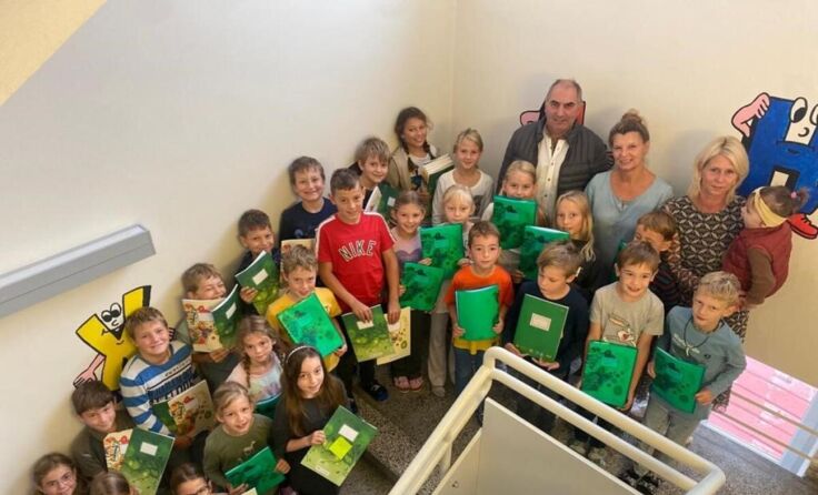 Diersbacher Schüler mit Bürgermeister Johann Fuchs. (Foto: Gemeindeamt)