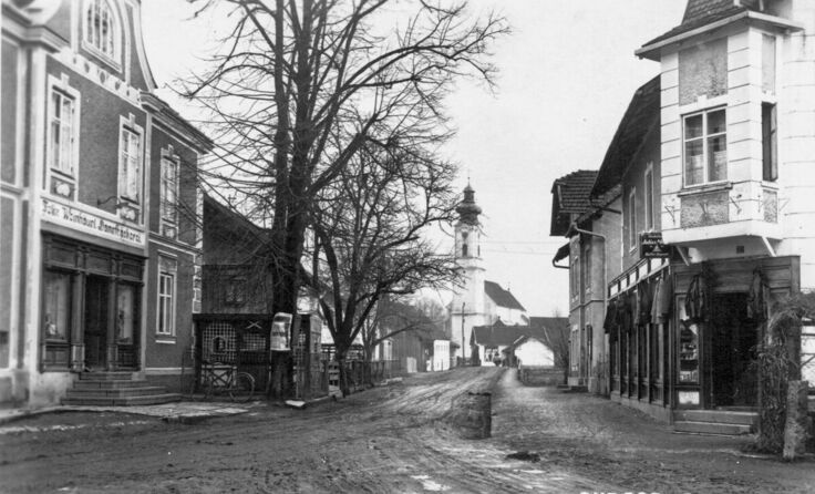 Im Zuge einer Sonderschau wird die Ortsentwicklung von Andorf gezeigt. (Foto: Fotoclub)