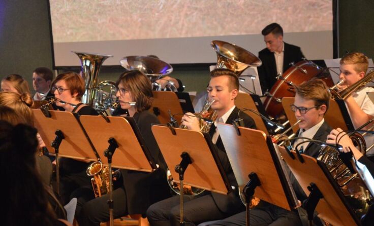 Die Mitglieder des Musikvereins Sigharting laden zum Konzert. (Foto: MV Sigharting)