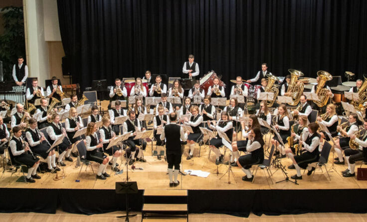 Die St. Willibalder Musiker laden zum Konzert. (Foto: Christoph Mühlböck)