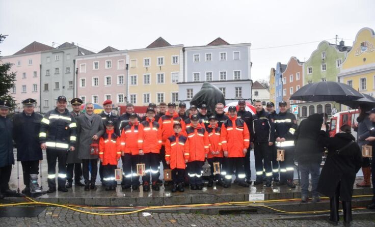In Schärding wurde das Friedenslicht übergeben. (Foto: FF Schärding)