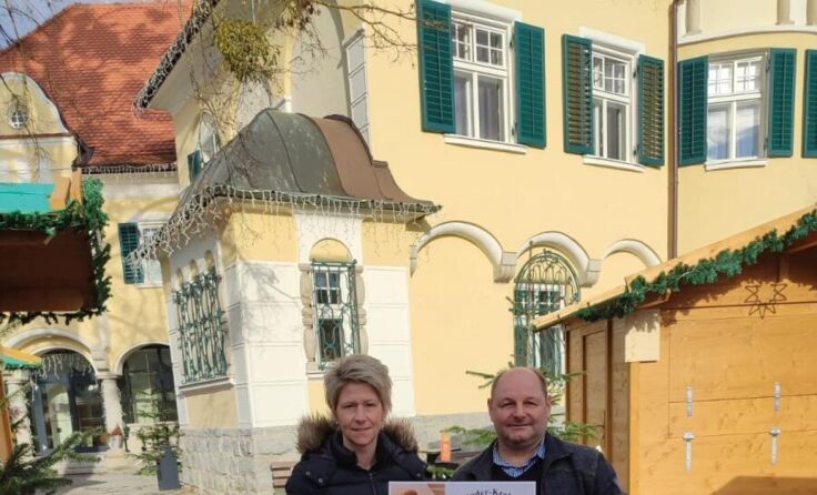Vizebürgermeister Anton Bramer übergab den Spendenscheck. (Foto: FPÖ)