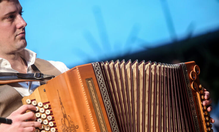 Im Schloss Zell findet ein Volksmusikabend statt. (Foto: Weihbold)