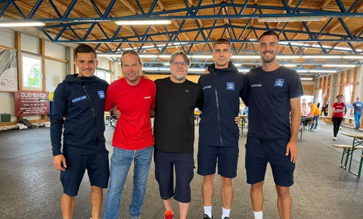 Bundesliga-Kickler von Blau-Weiß Linz besuchten den Sporttag. (Foto: BW Linz)