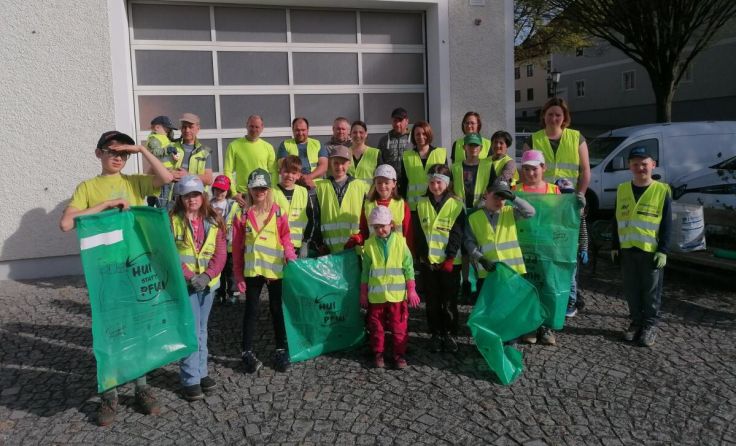 Gemeinsam sammelten die Mörschwanger 15 Säcke Müll. (Foto: Privat)