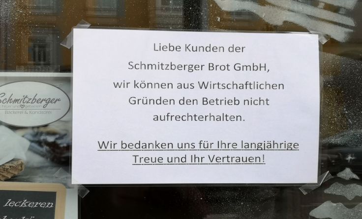 Ein Aushang informiert die Kunden über die Geschäftsschließung. Foto: Kobler