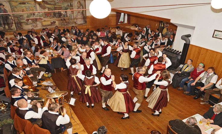 14 Gruppen aus dem Innviertel sind beim Winterkirtag mit dabei. Foto: Alois Litzlbauer