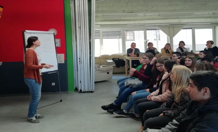 Schüler der Neuen Mittelschule Mattighofen wurden zum Berufseinstieg beraten. Foto: JCUV