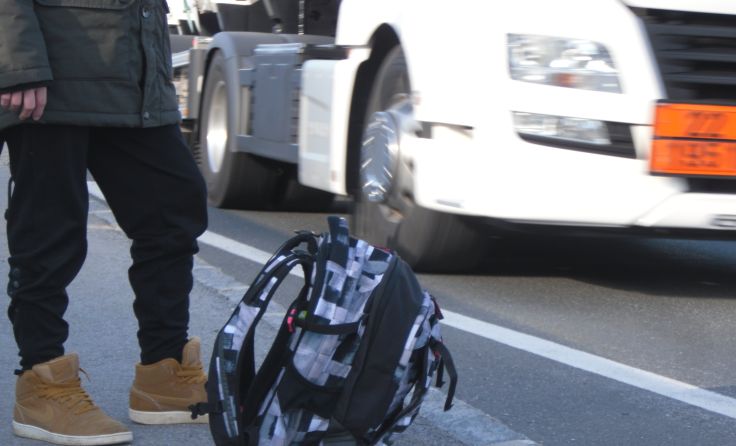 Gerade der Schwerverkehr an der Bushaltestelle sei ein Gefahrenherd. Foto: Andreas Peterlechner