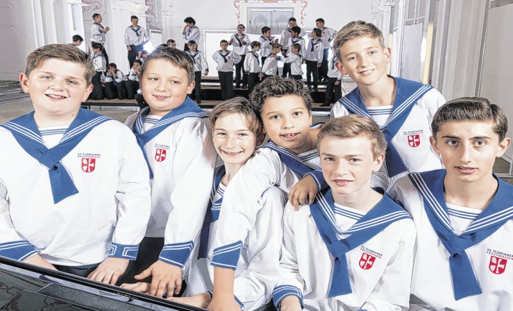 Die St. Florianer Sängerknaben singen in der Pfarrkirche St. Peter. Foto: Kerschbaummayr