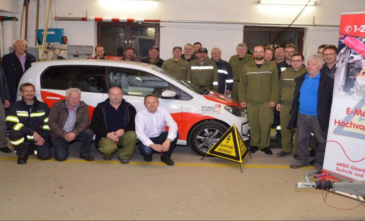 Rund 30 Feuerwehrler nahmen an der E-Mobilitätsschulung teil. Foto: Patsch