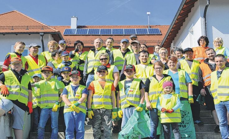 In Höhnhart packten auch viele Kinder beim Aufräumen mit an. Foto: Gemeinde Höhnhart
