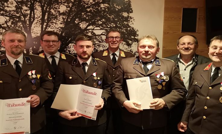 Bei der Vollversammlung konnten drei Verdienstmedaillen überreicht werden. Foto: FF Rödham
