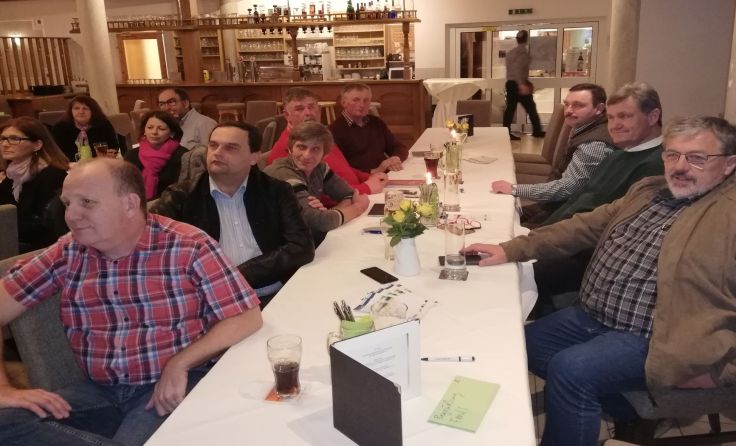 Vertreter aus drei Gemeinden waren beim Bienengipfel mit dabei. Foto: Privat