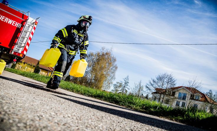Insgesamt fünf Stationen müssen von den Feuerwehrlern bewältigt werden. Foto: Gerald Badegruber