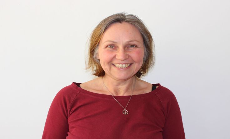 Christine Wally-Biebl berät pflegende Angehörige. Foto: Caritas