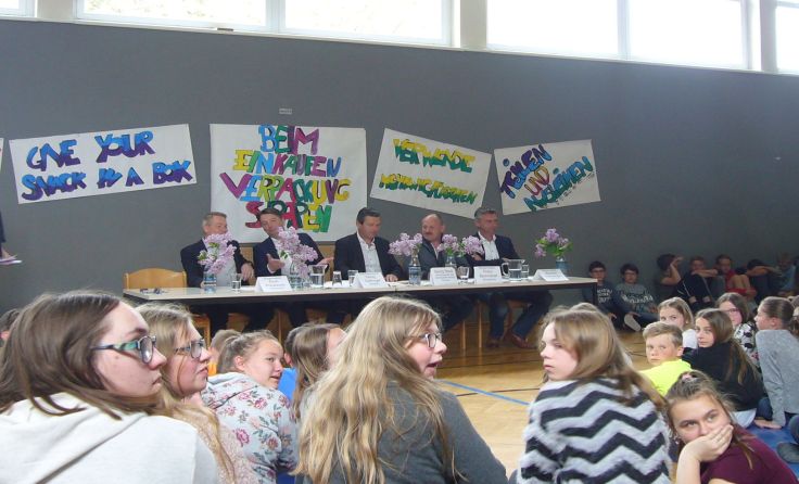Bei einer Podiumsdiskussion stellten sich Politiker den Fragen der Schüler. Foto: Privat