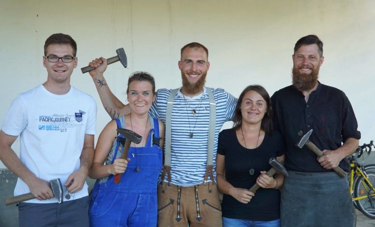 Angeboten werden beim Festival unter anderem Workshops wie das Schmieden. Fotos: Privat