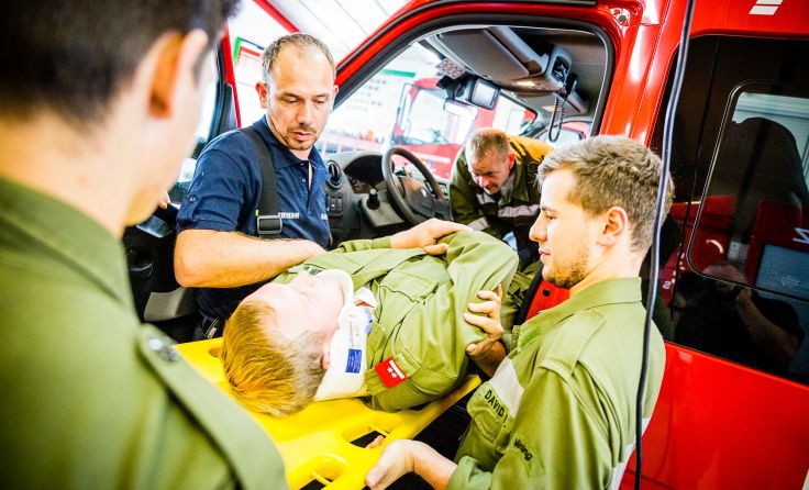 27 Feuerwehrler schlossen den Ersthelfer-Kurs erfolgreich ab. Foto: Gerald Badegruber