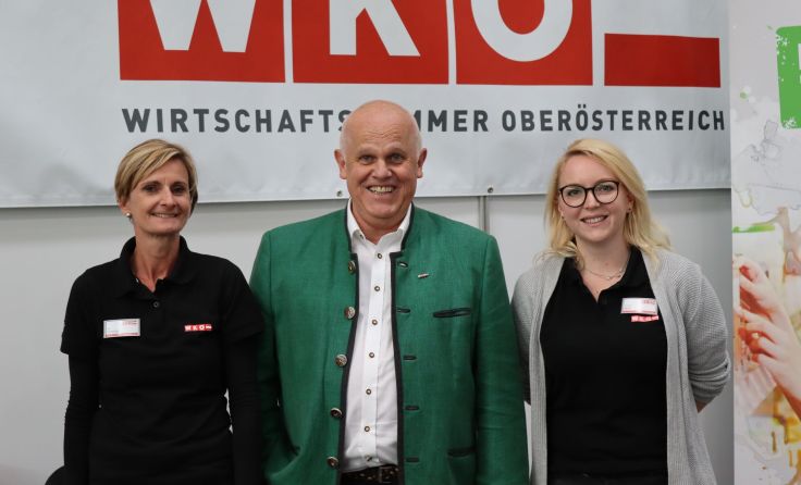 Elke Forthuber (v.l.), Klaus Berer und Christine Seidl von der Wirtschaftskammer Foto: Tips/Kobler