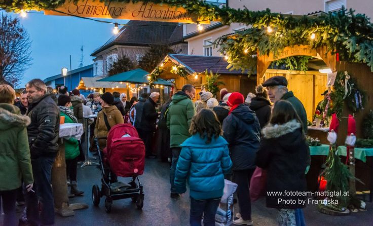 Der Schmollner Adventmarkt geht heuer am 30. November über die Bühne. Foto: Fototeam Mattigtal