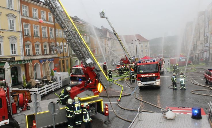 Am 11. Mai ging am Braunauer Stadtplatz eine Großübung über die Bühne. Foto: FF Braunau