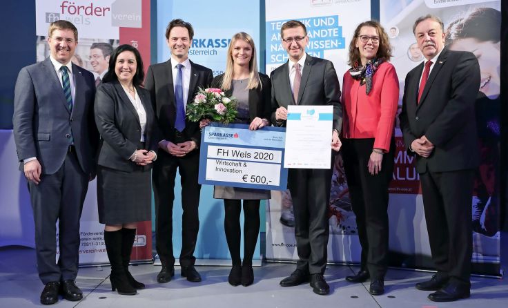 Sophie Binder (Mitte) wurde für ihre Masterarbeit ausgezeichnet. Foto: Land OÖ/Stinglmayr