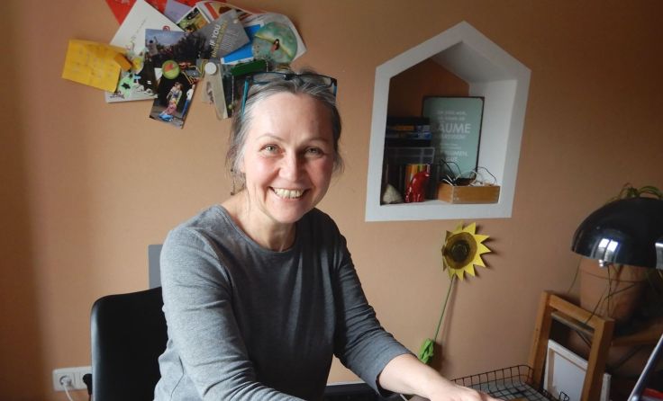 Christine Wally-Biebl von der Caritas berät auch jetzt mit viel Mitgefühl. Foto: Caritas