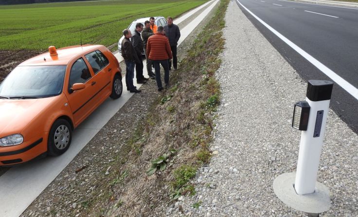 Aktustische Wildwarngeräte sollen auf der Strecke die Unfallzahlen senken. Archivfoto: Reinthaler