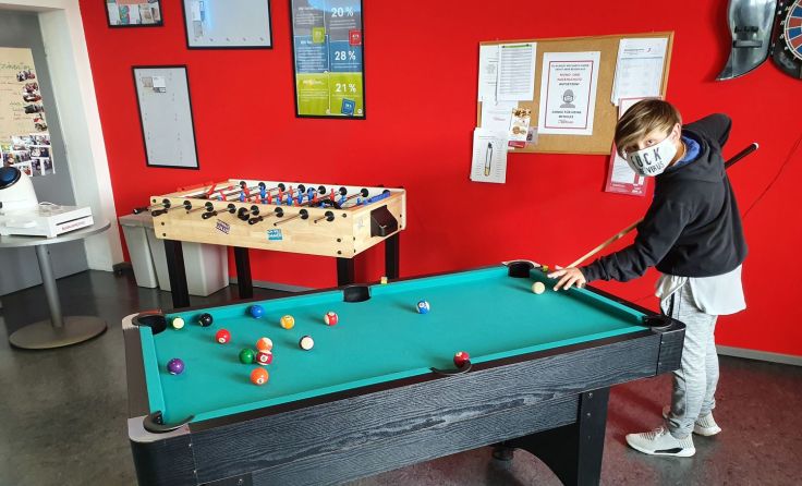 Die Jugendlichen freuen sich über das runderneuerte ÖGJ-JUZ Mauerkirchen. Foto: JCUV