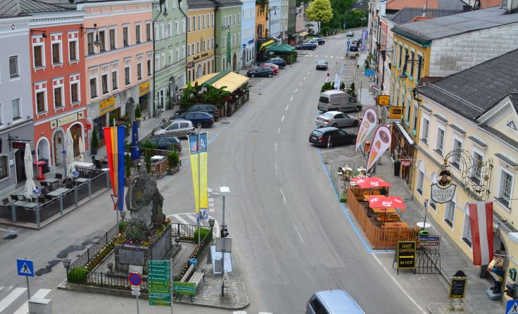 Die Durchfahrt am Altheimer Stadtplatz wird vorübergehend gesperrt. Foto: Vorich