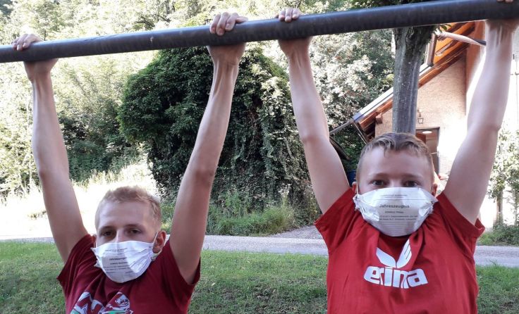 Kreativ waren schon Maximilian und Philipp Konrad aus Munderfing. Foto: Privat