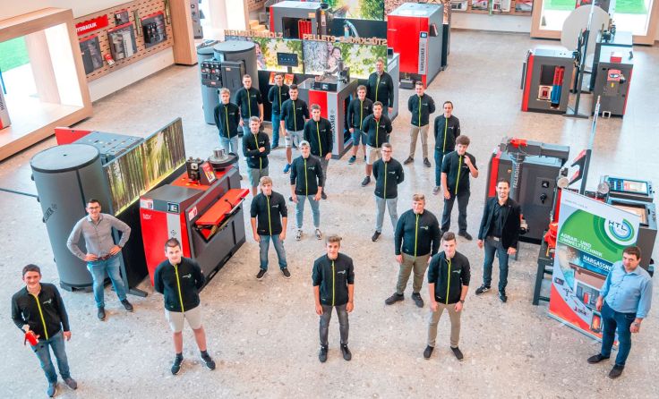 Die Schüler der HTL Ried beim Kickoff-Meeting bei Hargassner in Weng. Foto: Hargassner