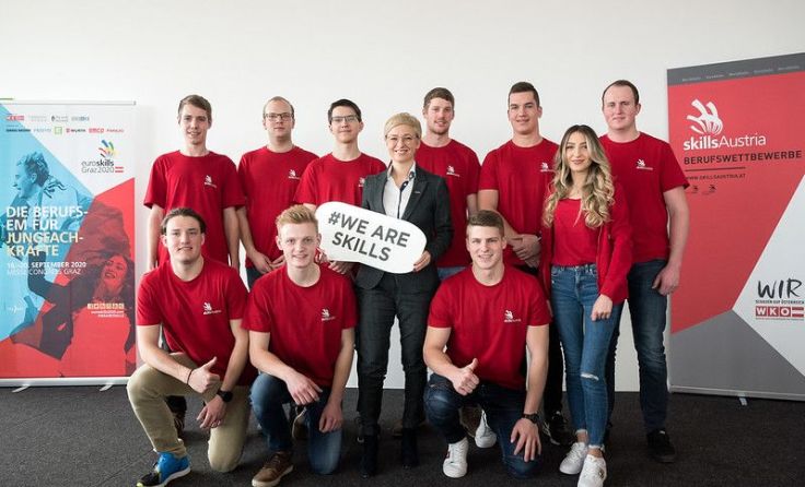 WKOÖ-Präsidentin Doris Hummer (Mitte) mit den Teilnehmern aus Oberösterreich. Foto: WKOÖ