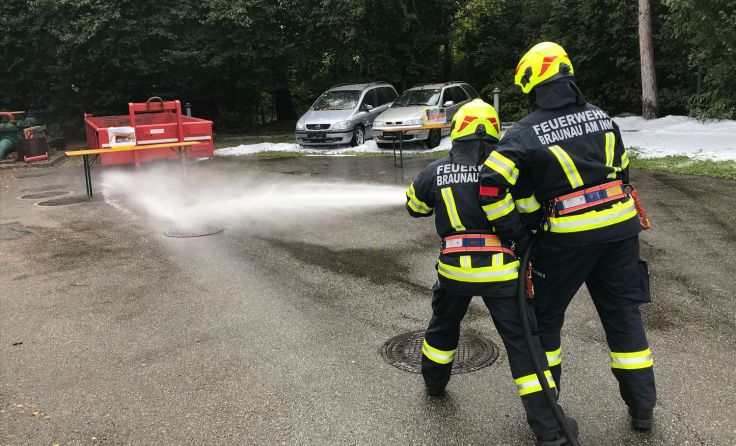 Die Prüfungsteilnehmer mussten verschiedene Brandszenarien durchspielen. Foto: FF Braunau