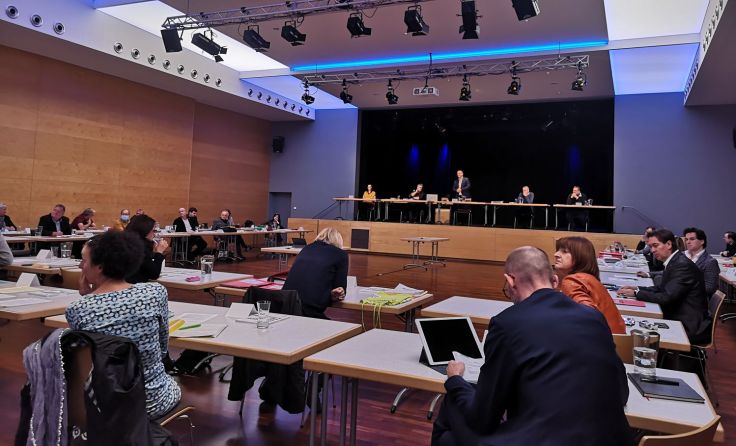 Im Braunauer Gemeinderat wurde bei der jüngsten Sitzung angeregt diskutiert. Foto: Tips/Kobler