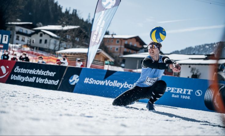 Beim Snowvolleyball-Turnier in Wagrain holte Eva Freiberger die Bronzemedaille. Foto: Max Mauthner