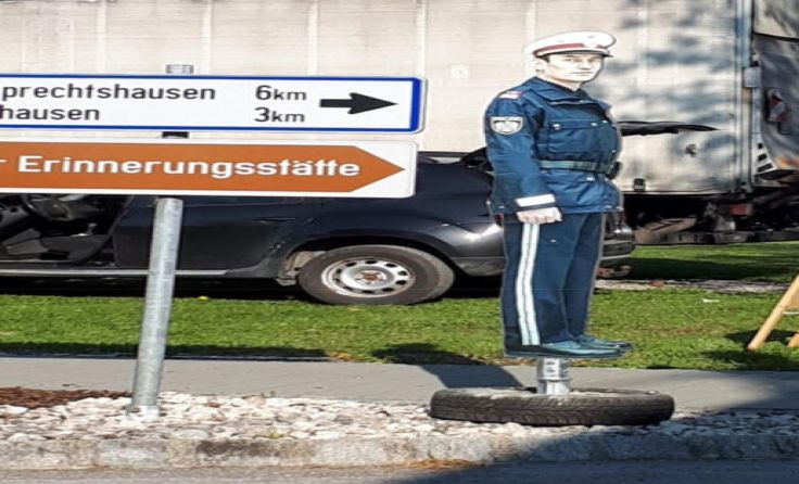 Blechpolizist „Vinzenz“ wurde gestohlen. (Foto: Edelmann)