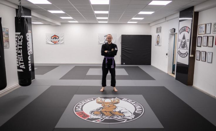 Geschäftsführer David Dreer in den neuen Räumlichkeiten des Kampfsportcenters (Foto: BJJ Academy)